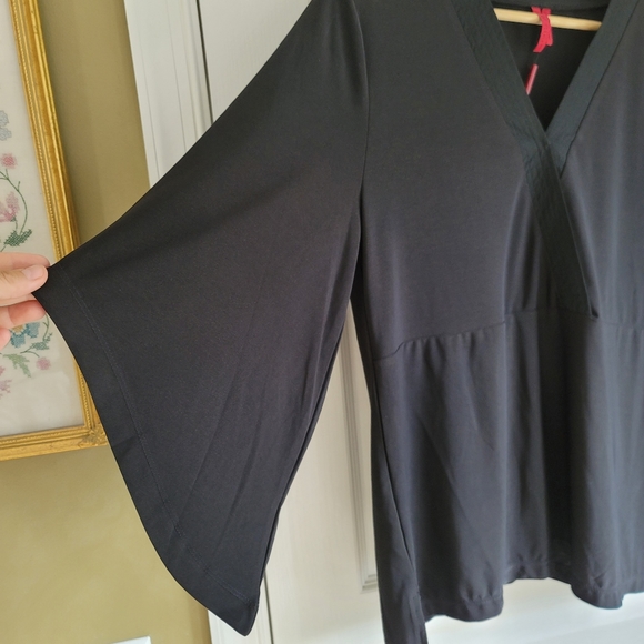 Love Scarlett bell sleeve black wrap top L NWT - Picture 3 of 5